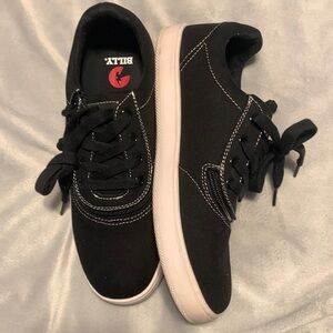 BILLY Footwear Sneaker II black canvas zip on zip off size 9